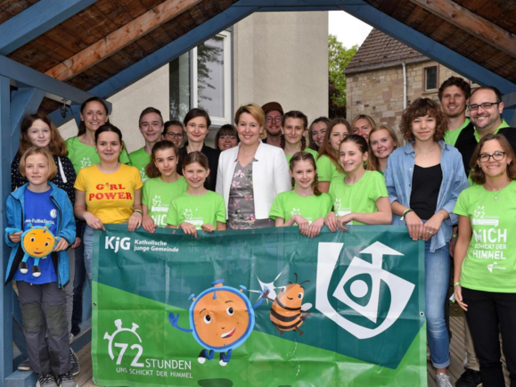 Familienministerin Franziska Giffey mit den Aktionsgruppen in Kassel
